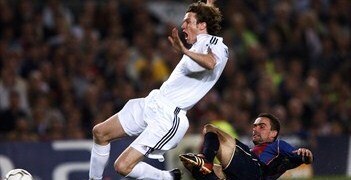 Marc Overmars (FC Barcelona) & Steve McManaman (Real Madrid CF) 2002