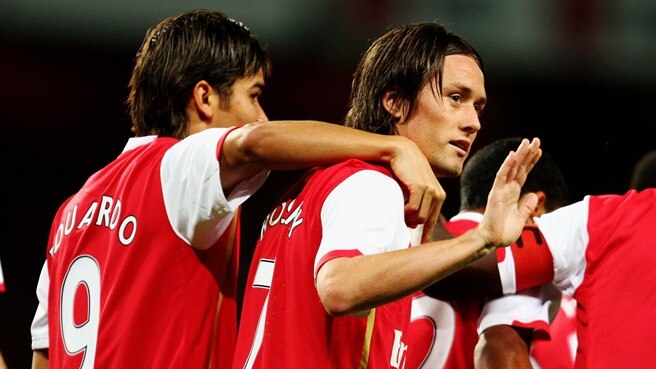 Arsenal advance without fuss