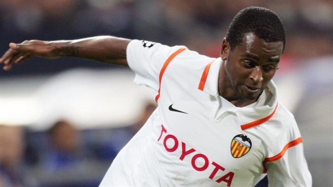 Miguel extends Mestalla stay