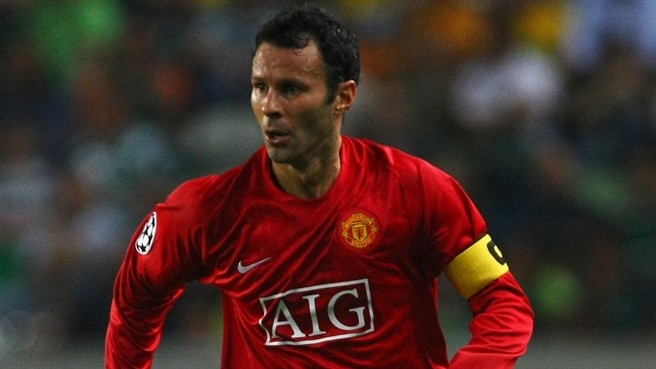 Giggs eyes place in 100 club