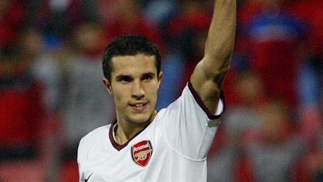 Van Persie extends Arsenal run
