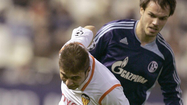 Schalke set up Rosenborg decider