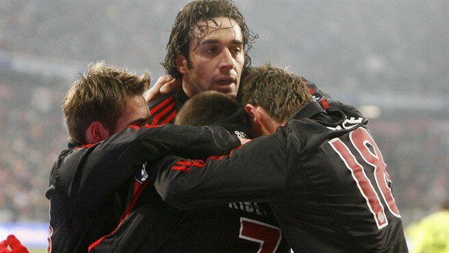 Bayern goal spree sends Aris crashing