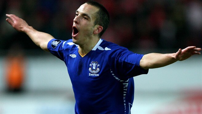Everton on course for last 16