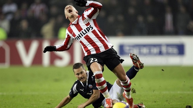 Early strikes leave PSV on pole