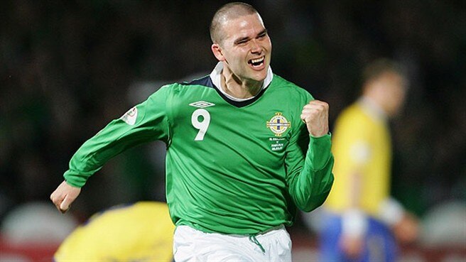 Healy pair puts Northern Ireland top