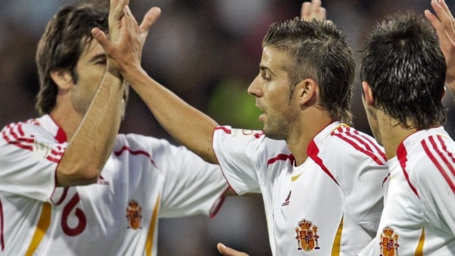 Solid Spain continue to climb
