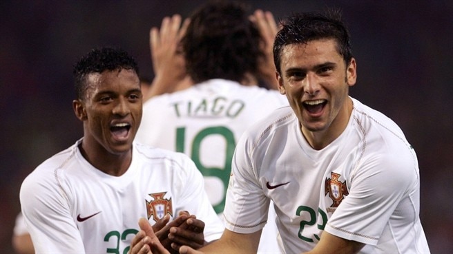 Postiga keeps Portugal pressing