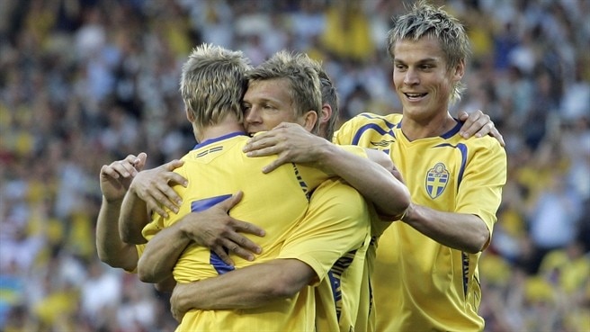 On-form Sweden sizzle in Solna