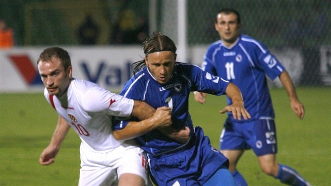 Muslimović keeps Bosnians flying