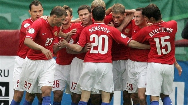 Russia survive scare to take points
