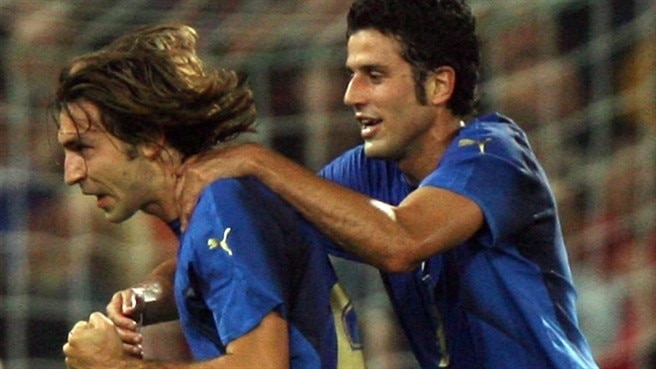 Italy keep in striking distance
