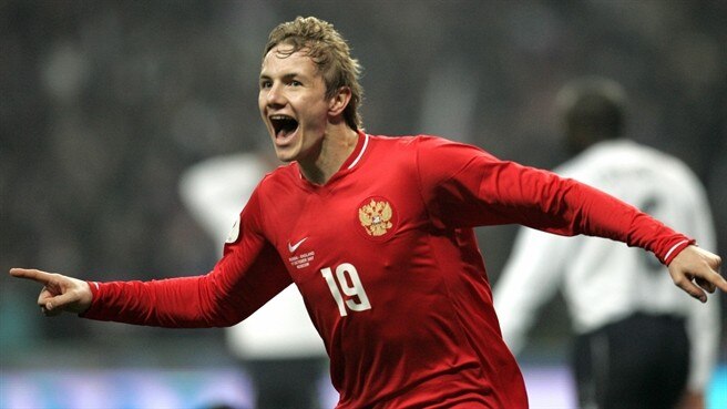 Pavlyuchenko pounces to rally Russia