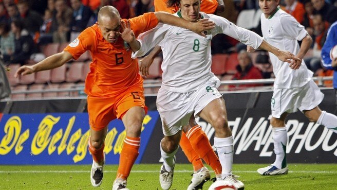 Netherlands near finals goal with win
