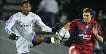 http://www.uefa.com/MultimediaFiles/Photo/competitions/UEFACup/153448_MEDIUMLANDSCAPE.jpg