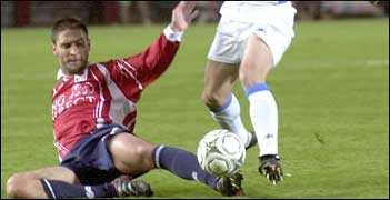 http://www.uefa.com/MultimediaFiles/Photo/footballcentral/FootballCentral/20170_351X180.jpg