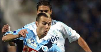 http://www.uefa.com/MultimediaFiles/Photo/footballcentral/FootballCentral/39056_351X180.jpg